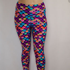 Fractal 9 Mermaid Capri Leggings